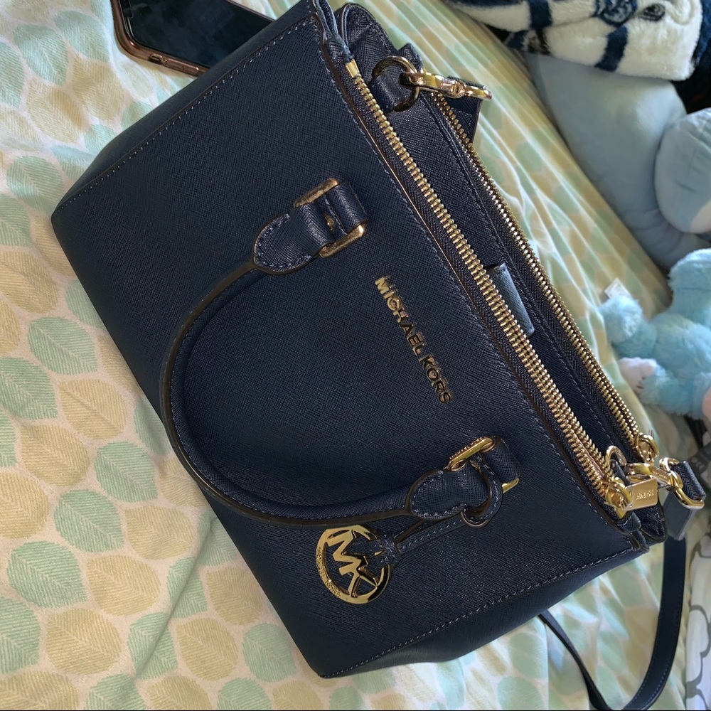 MK Medium Sutton - Navy with Gold Hardware